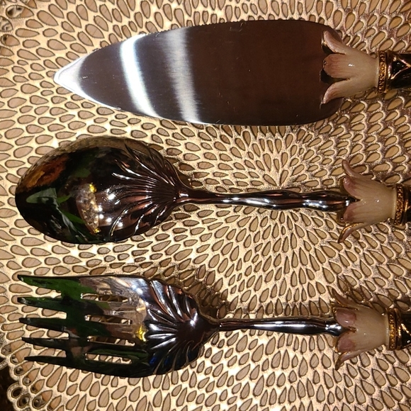2 Saints Fork and Spoon Serveware Set and Matching 2 Saints Cake Knife - Picture 6 of 8
